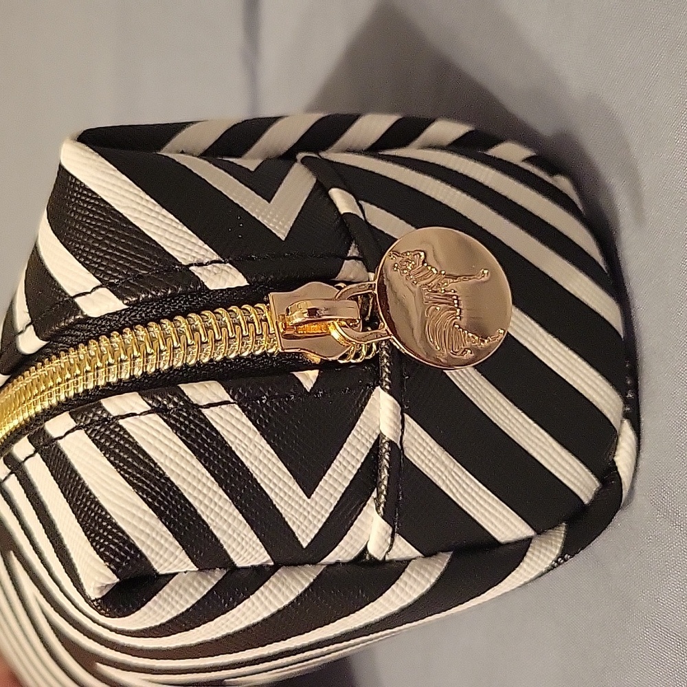 Dabney Lee Black and White Zigzag Pouch/Travel Bag - Picture 3 of 3